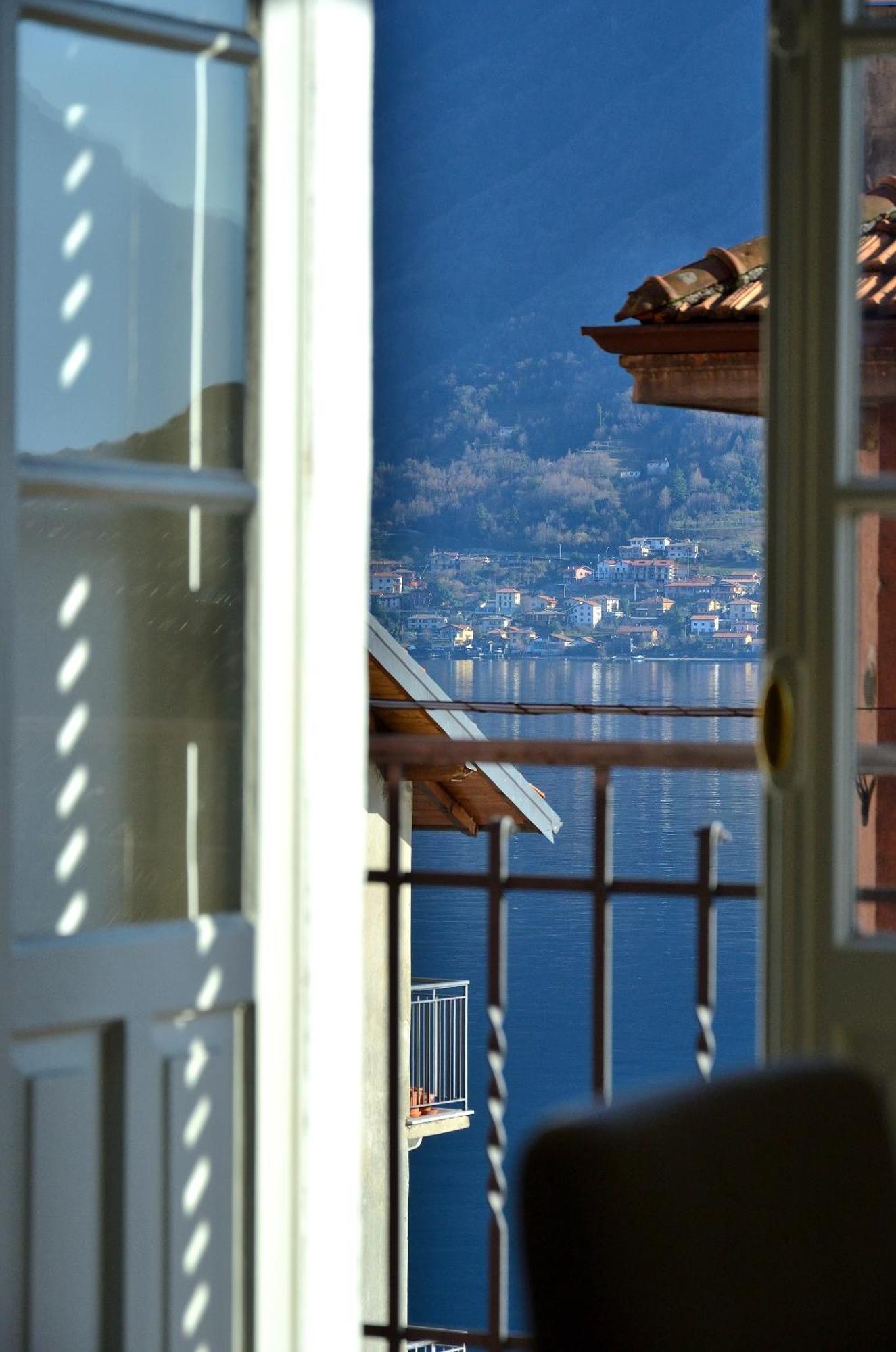 The Romantic Village House - Apartments With Lake View Colonno Exteriér fotografie