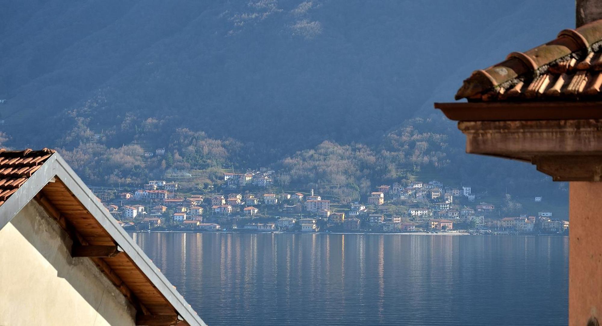 The Romantic Village House - Apartments With Lake View Colonno Exteriér fotografie