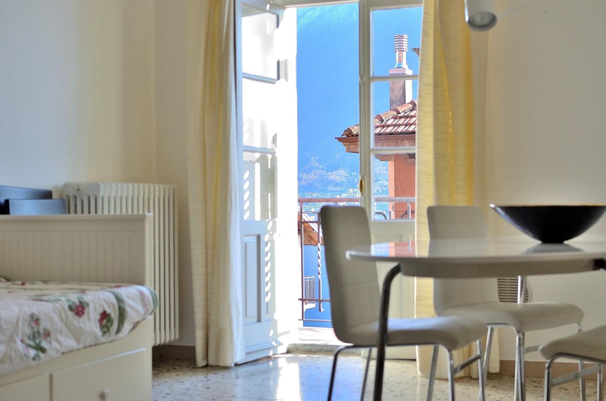 The Romantic Village House - Apartments With Lake View Colonno Exteriér fotografie